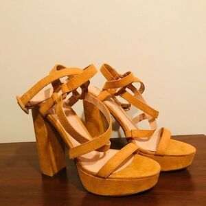 NWT Olivia Ferguson Suede  